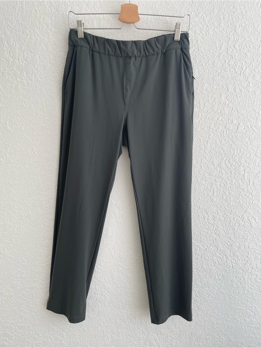Vuori Miles Ankle Pants Grey Size M Athleisure Casual Work Out Walking Sporty - Picture 5 of 16